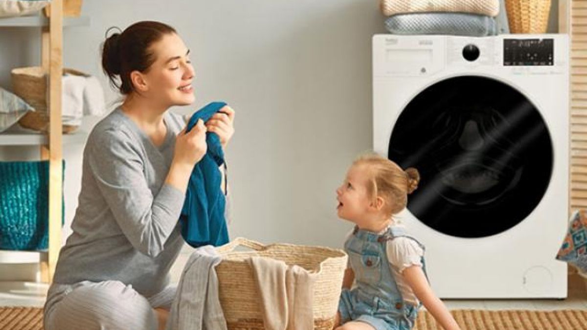 Vệ sinh máy giặt định kỳ sẽ đánh bay mùi hôi khó chịu, giúp quần áo luôn thơm tho sau khi giặt