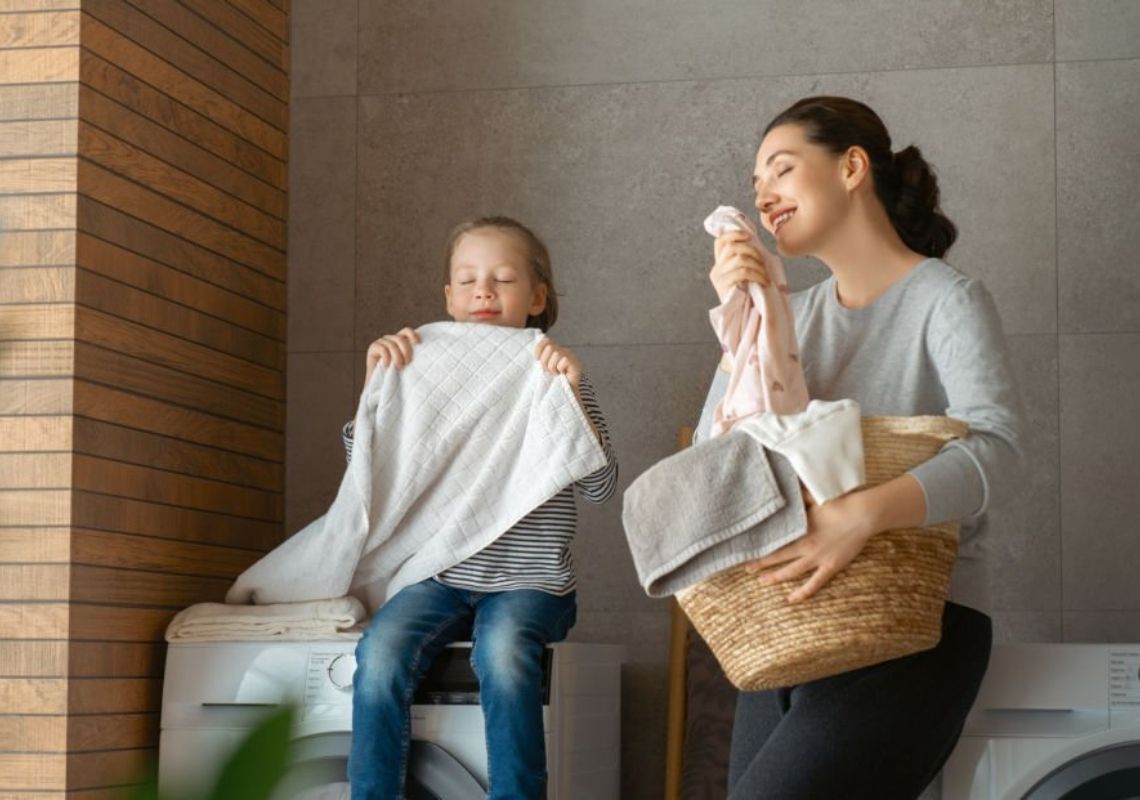 Vệ sinh máy giặt thường xuyên khiến quần áo của bạn luôn sạch sẽ và giữ mùi hương