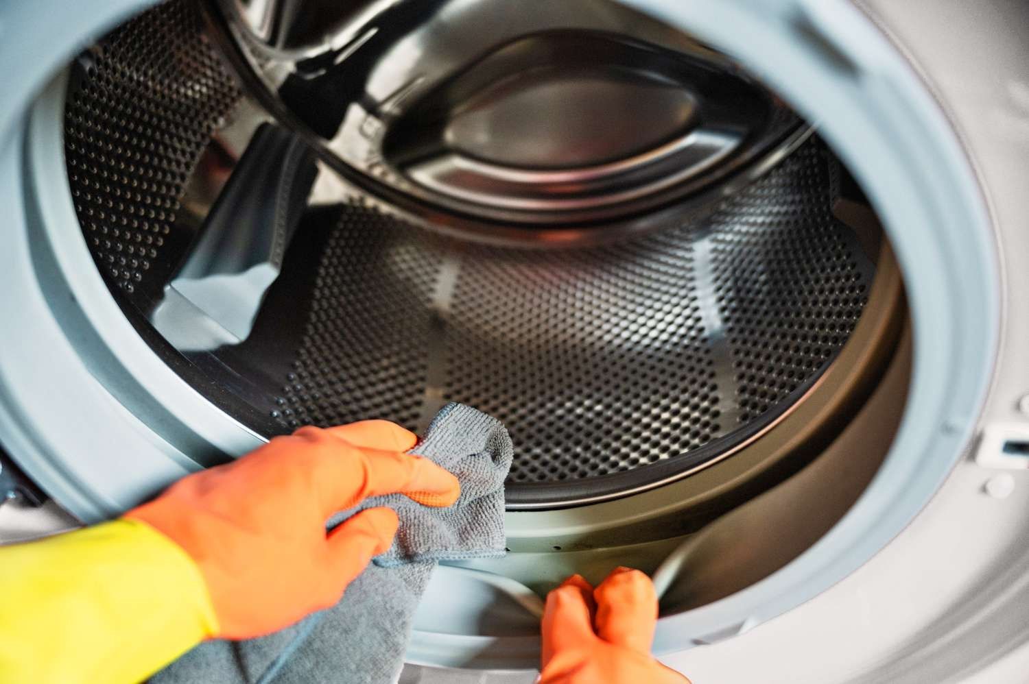 Bạn nên gọi thợ vệ sinh máy giặt tại nhà quận 2 nhằm đảm bảo máy giặt hoạt động trơn tru